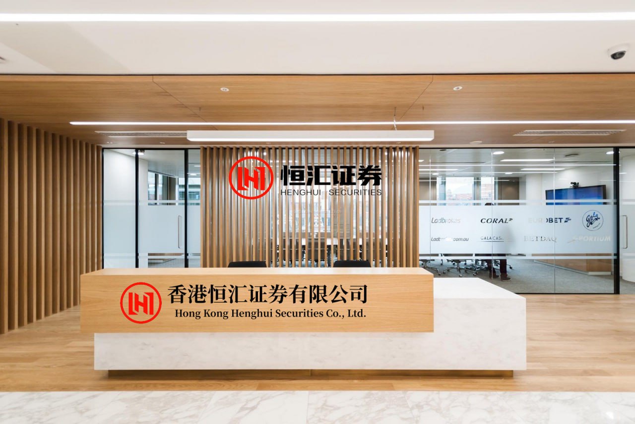 盛金证券 舒淇屠夫裙碾压宋慧乔！后背镂空设计引争议：是艺术还是博眼球？